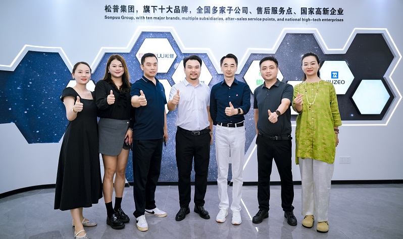 著名企業顧問劉潤走進松普智能，關注uv印刷設備如何借京東智谷”上樓進化“(圖5)