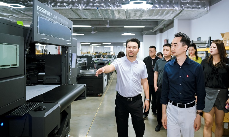 著名企業顧問劉潤走進松普智能，關注uv印刷設備如何借京東智谷”上樓進化“(圖2)