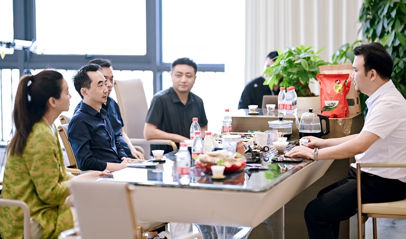 著名企業顧問劉潤走進松普智能，關注uv印刷設備如何借京東智谷”上樓進化“(圖4)